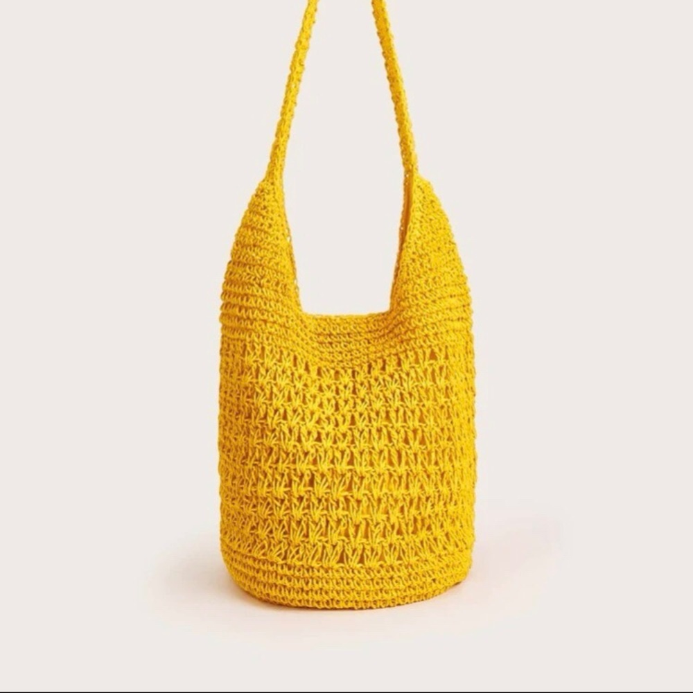Minimalist Straw Bucket Bag